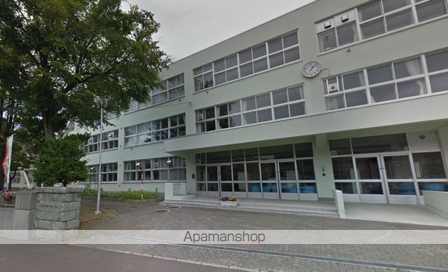 小学校　札幌市立新川中央小学校（小学校）まで764m