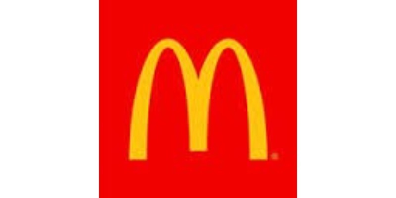 飲食店　マクドナルド久地駅前店（飲食店）まで927m