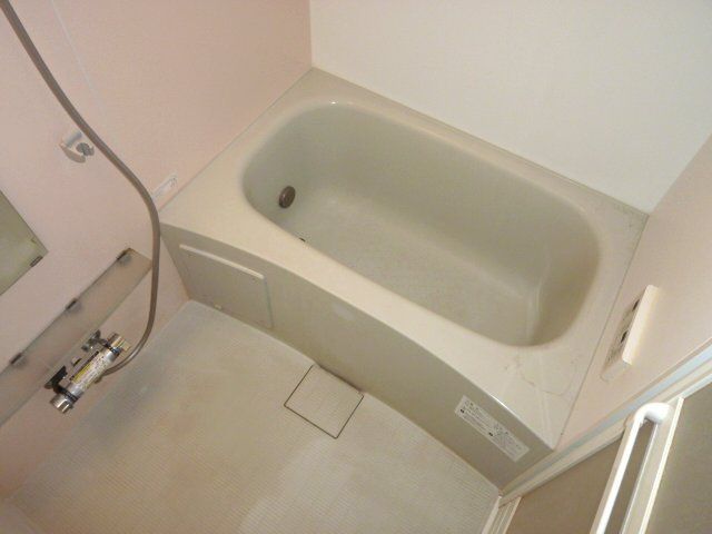 バス・シャワールーム　広めの浴室です。（追い焚き付）