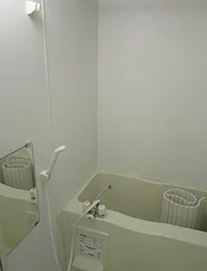 バス・シャワールーム　コンパクトで使いやすいお風呂です