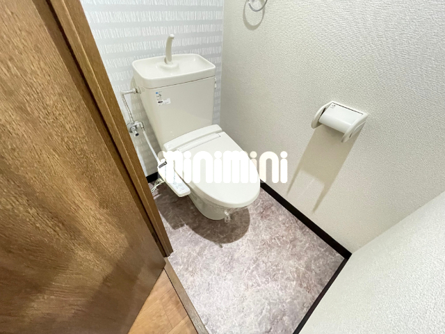 トイレ　温水洗浄便座付きです