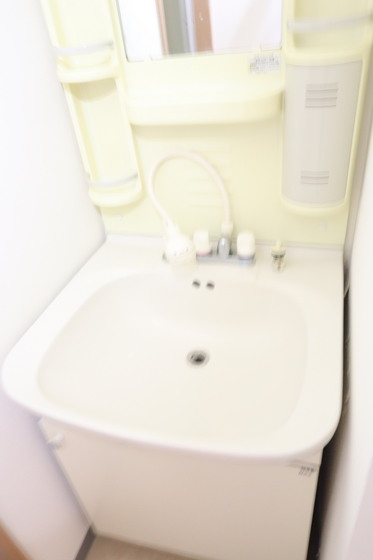 洗面設備　※別号室の参考写真です。現況優先