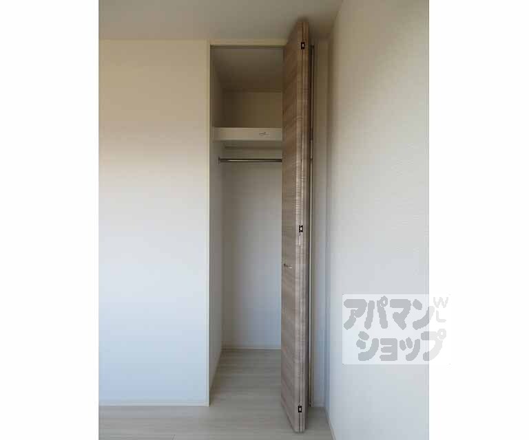 収納　コンパクトなクローゼットです
