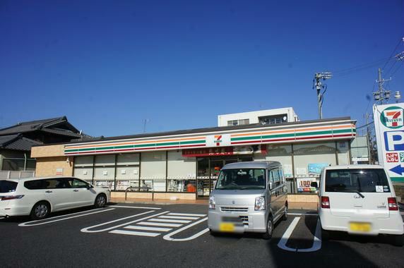 コンビニ　セブンイレブン（コンビニ）まで620m