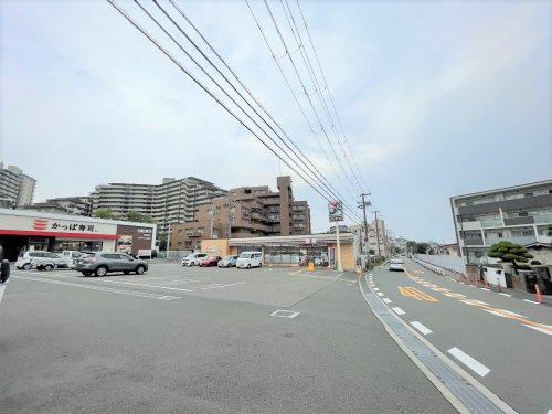 コンビニ　セブンイレブン 豊中上新田4丁目店（コンビニ）まで333m