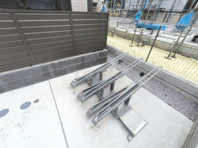 ＪＲ中央線 三鷹駅 バス乗車時間：12分 最寄りバス停で下車 徒歩1分 3階建 築1年のキッチン写真