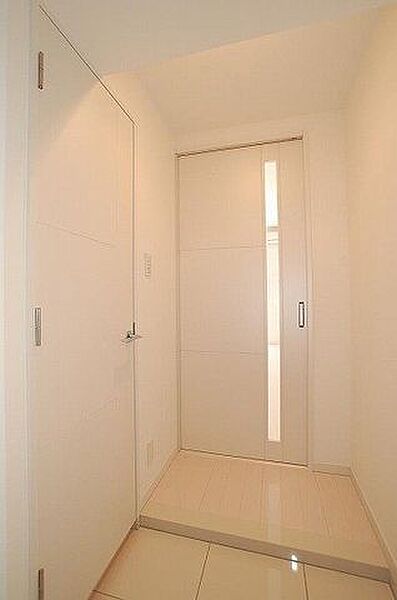 玄関　※別部屋の参考写真です。