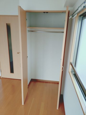 収納　お洋服もたくさんしまえます