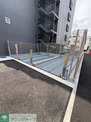 駐車場　駐車場があるので、車を買う予定の方も安心です