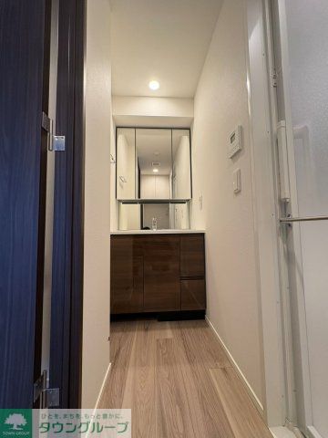 洗面設備　独立洗面台あり、毎朝おしゃれに忙しい女性の方におすすめです