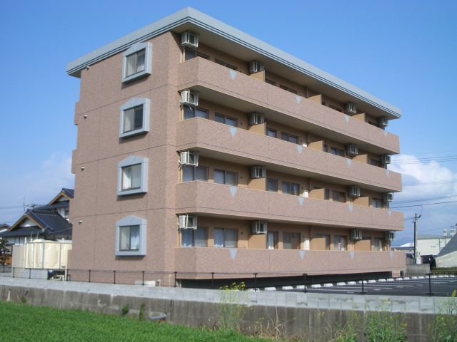 建物外観　鉄筋コンクリート造の４階建て！