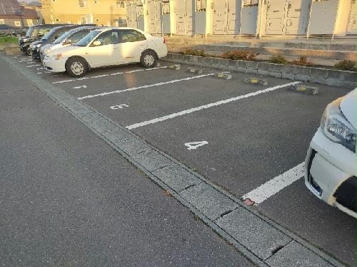 【レオパレスＳｕｎ　Ｒｉｓｅの駐車場】