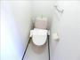 トイレ　温水洗浄機能付きのトイレです。