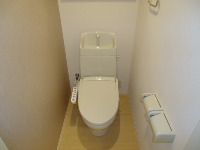 トイレ　ウォシュレットトイレ付き