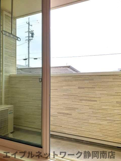 バルコニー　陽当たり良好なバルコニーです