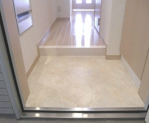 玄関　★《見学予約受け付け中》設備充実のハイグレード賃貸マンション