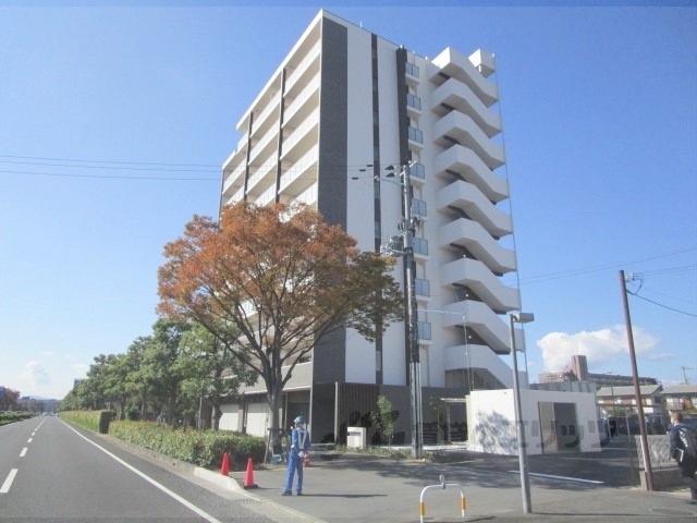 草津市野村のマンションの建物外観