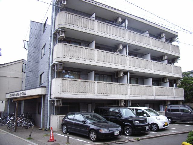 金沢市長町のマンションの建物外観