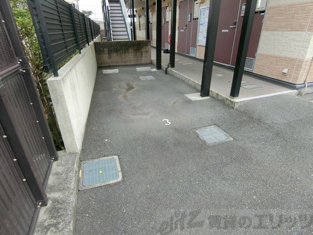 駐車場　庭