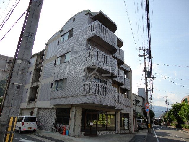 京都市西京区嵐山薬師下町のマンションの建物外観