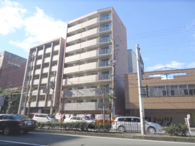 京都市下京区七条御所ノ内南町のマンションの建物外観