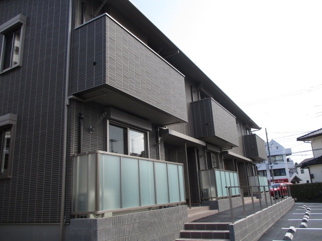 広島市中区江波本町のアパートの建物外観
