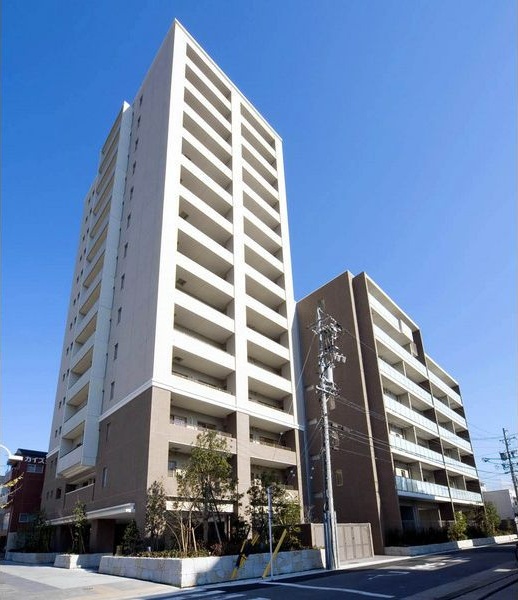 名古屋市昭和区阿由知通のマンションの建物外観