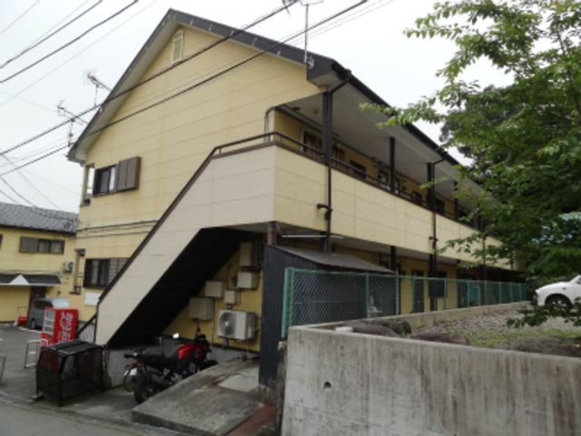 【駿東郡小山町須走のアパートの建物外観】