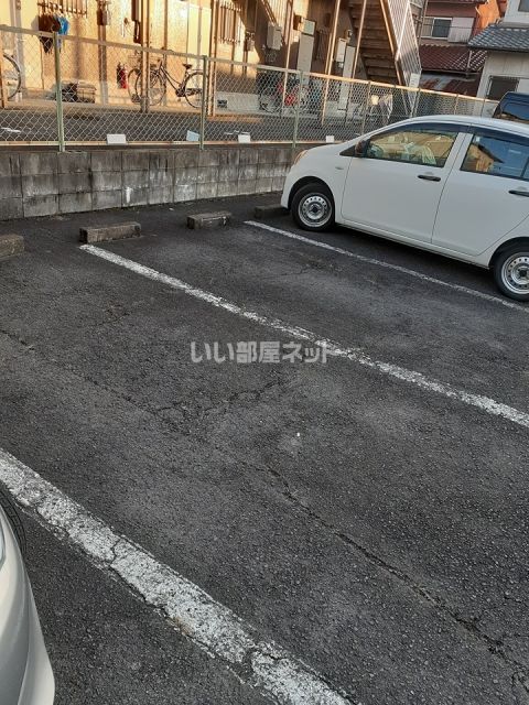 【ロイヤル小塩IIの駐車場】