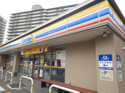 【ハイツ高倉のコンビニ】