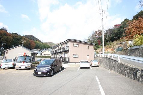 広島市西区山手町のアパートの建物外観