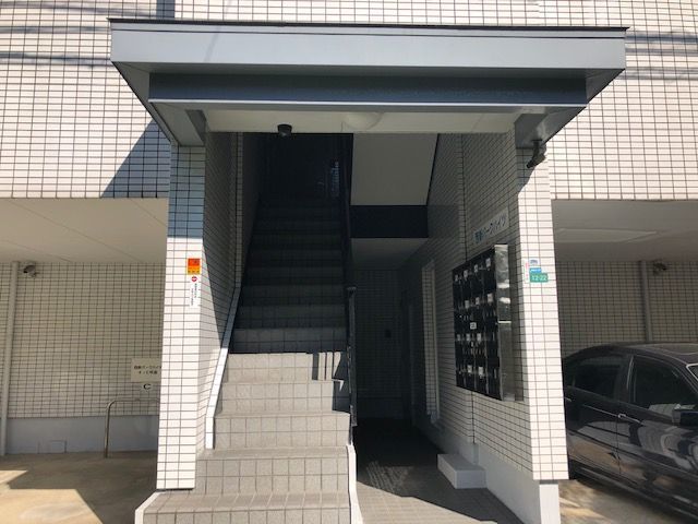 エントランス　【外観写真】毎日清掃されているだけあっていつもキレイ