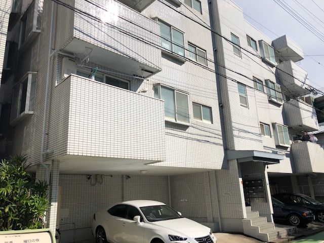 建物外観　【外観写真】白いタイルがキラリと輝いている外観