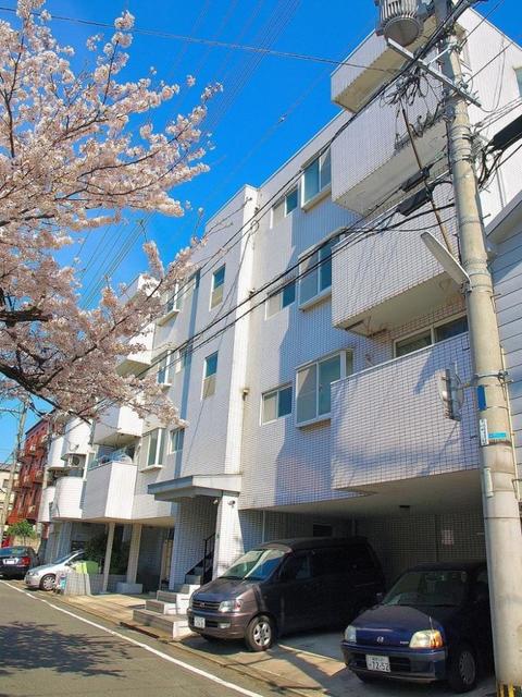 建物外観　【外観写真】白いタイルがキラリと輝く外観です