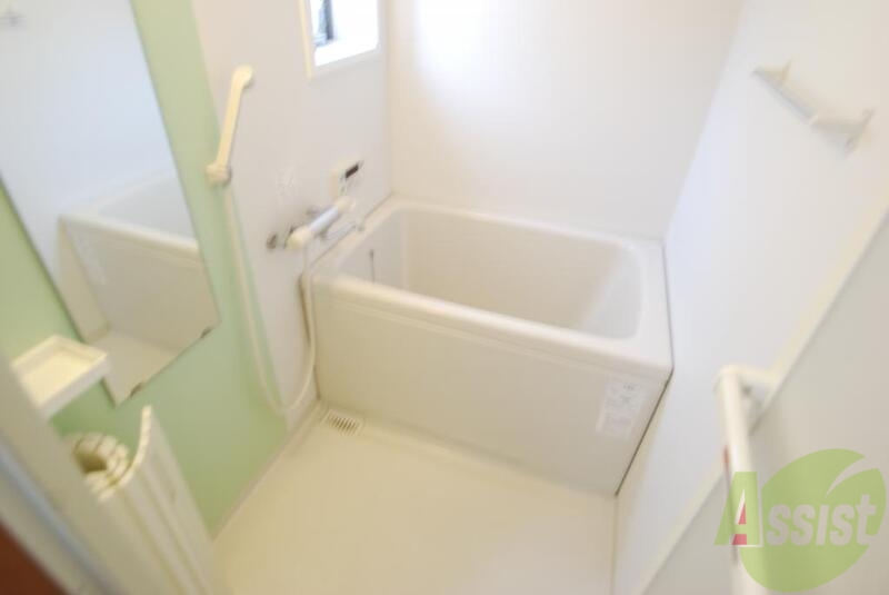 バス・シャワールーム　きれいな浴室、疲れも吹っ飛びます。鏡があるのも嬉しいですね。