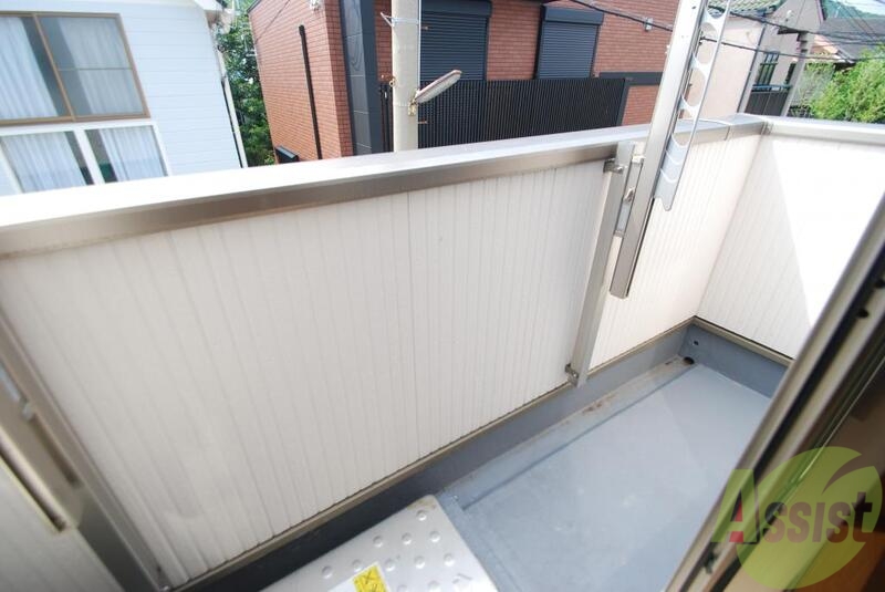 バルコニー　日当たりバッチリ、ふかふかのお布団で眠れますよ。