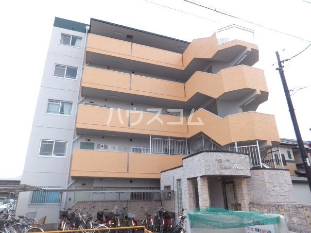 【名古屋市中村区角割町のマンションのエントランス】