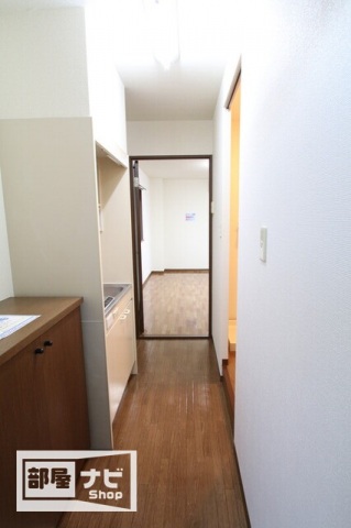 【カレッジハイツ山地の玄関】