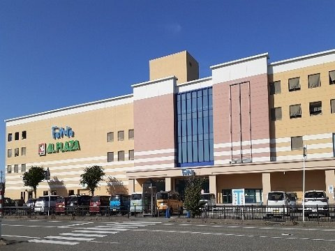 【富山市婦中町田島のアパートのショッピングセンター】