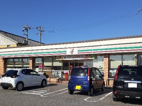 【富山市婦中町田島のアパートのコンビニ】