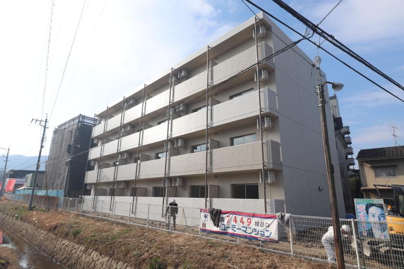 東広島市高屋町中島のマンションの建物外観