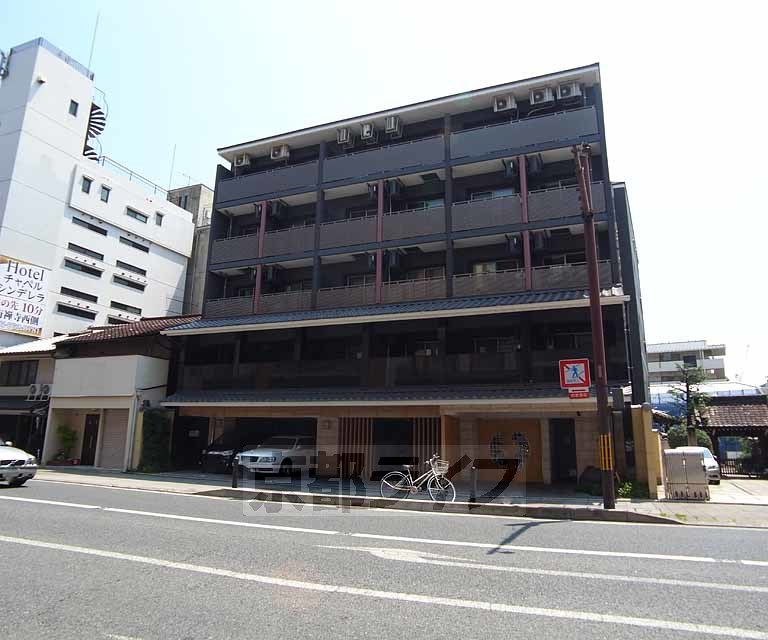 京都市東山区二町目のマンションの建物外観