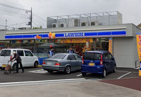 【昭島市緑町のマンションのコンビニ】