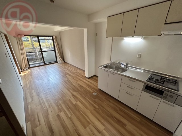 居室・リビング　こちらの居間で趣味の時間をお楽しみください