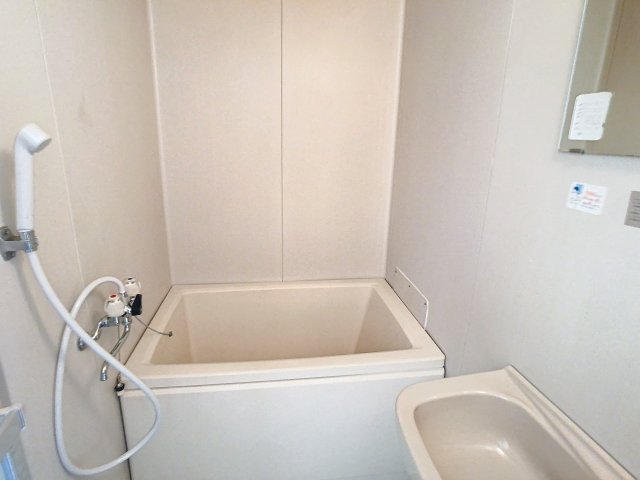 バス・シャワールーム　掲載写真につきましては、同型モデルを掲載しておりますため、実