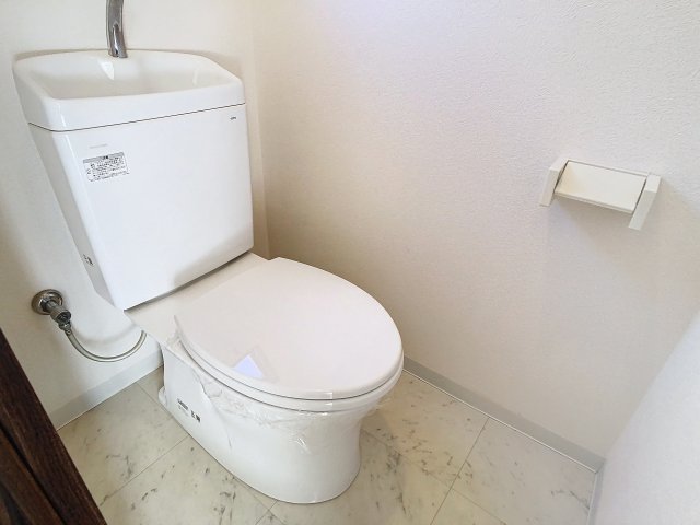 トイレ　掲載写真につきましては、同型モデルを掲載しておりますため、実