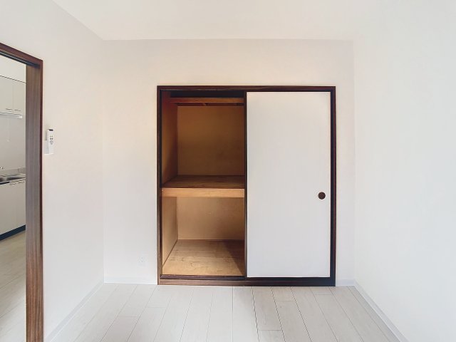 収納　掲載写真につきましては、同型モデルを掲載しておりますため、実