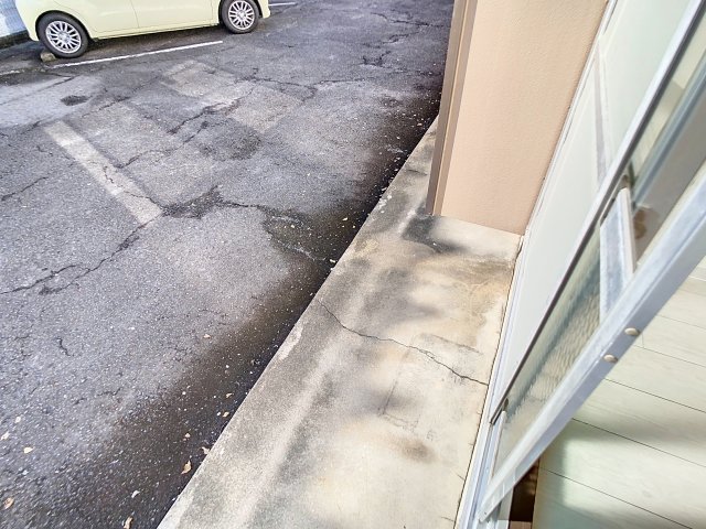 バルコニー　掲載写真につきましては、同型モデルを掲載しておりますため、実