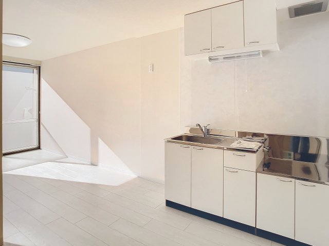 居室・リビング　掲載写真につきましては、同型モデルを掲載しておりますため、実