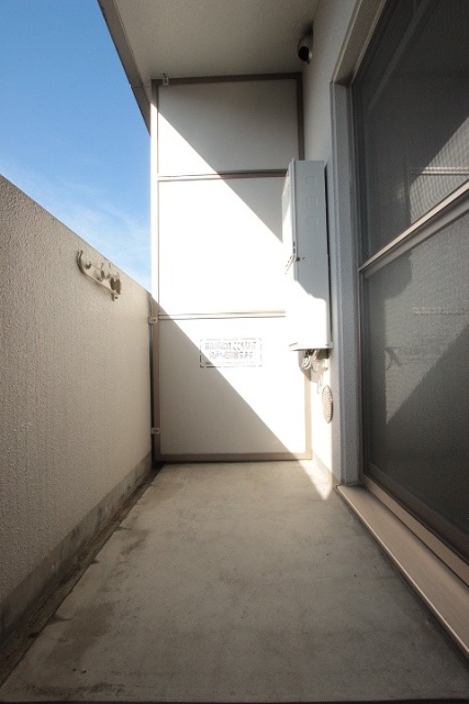 バルコニー　同物件別号室